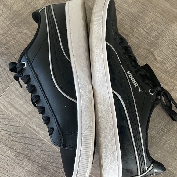 Women’s Puma soft foam sneakers - Picture 2 of 5